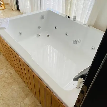 Lily Hotel