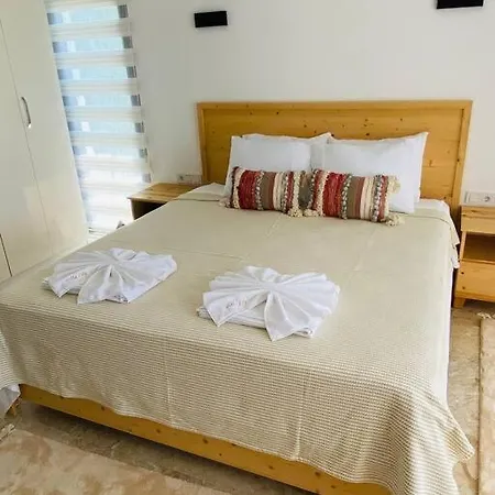 Lily Hotel *
